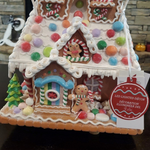 Whimsical Ice Cream Gingerbread House-NWT - Picture 6 of 13